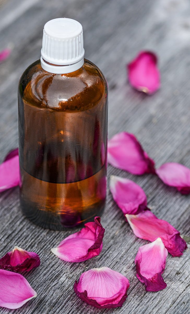 Aromatherapy DIY: Blending Essential Oils for Beauty and Wellness